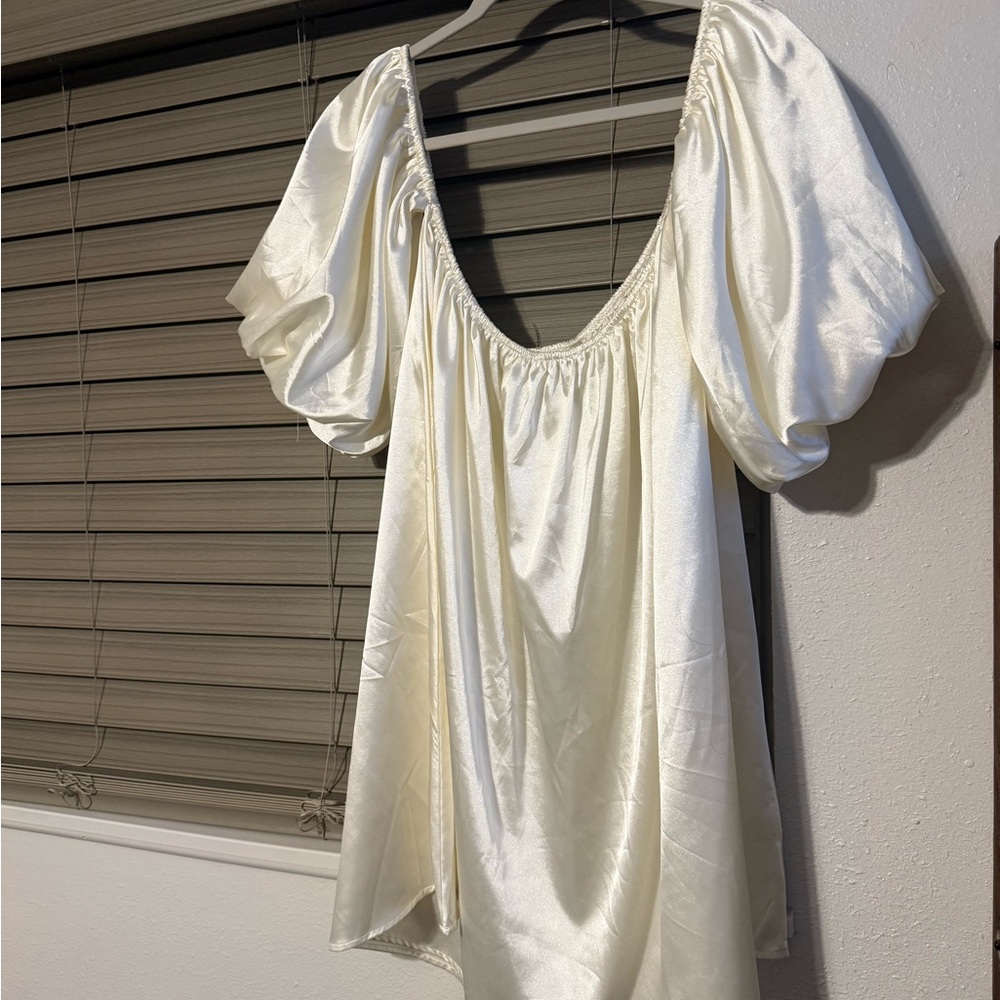 Elegant White Puff Sleeve Dress